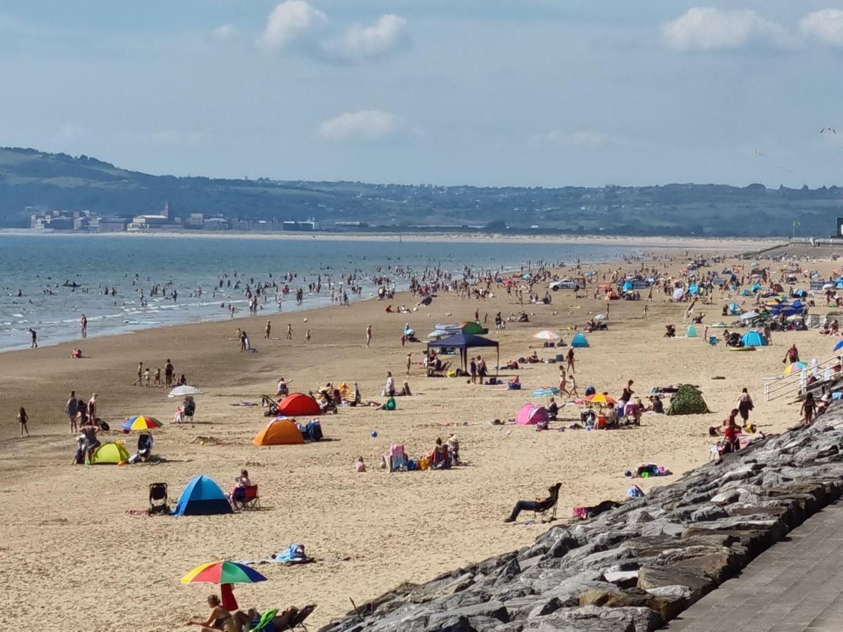 פורט טלבוט Sea Escape The Tardiis Beachfront Location Aberavon Beach Sea Views Driveway Parking מראה חיצוני תמונה