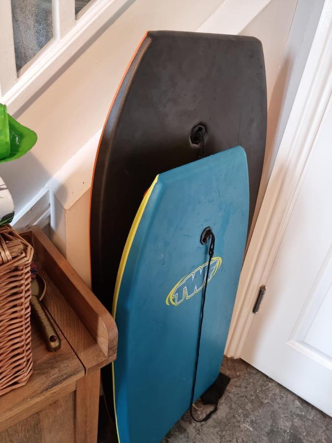 פורט טלבוט Sea Escape The Tardiis Beachfront Location Aberavon Beach Sea Views Driveway Parking מראה חיצוני תמונה