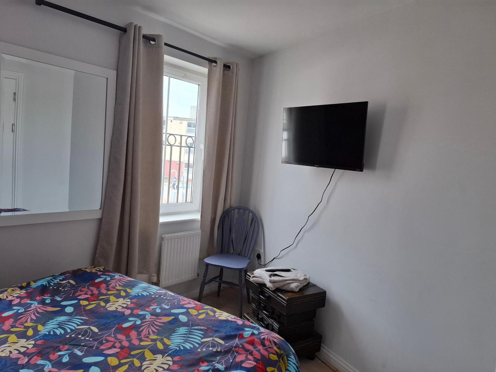 פורט טלבוט Sea Escape The Tardiis Beachfront Location Aberavon Beach Sea Views Driveway Parking מראה חיצוני תמונה